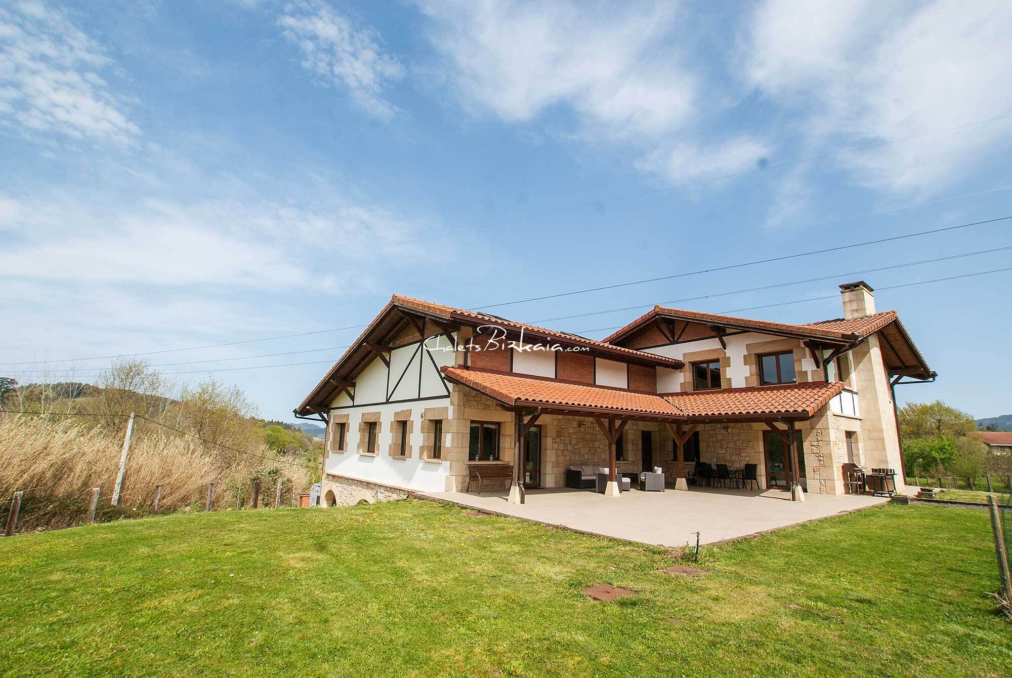 Bi-Vch- 504 Chalet en Mungia. 4 viviendas independientes